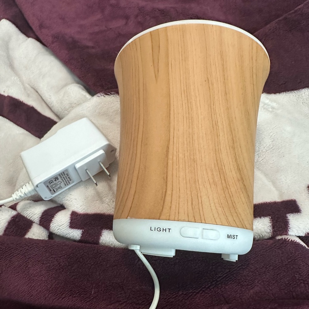 Essential Oil Diffuser with Adapter - Picture 2 of 7